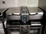 une photo d'une cuisine remplie d'appareils électroménagers