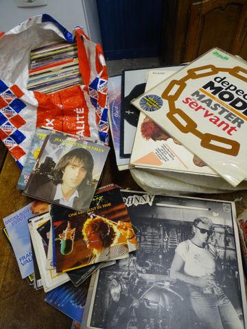 VINYLS : lot de 33 tours et 45 tours France et étranger années 80...