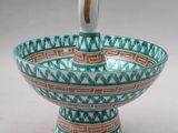 an image of a bowl with a handle on it