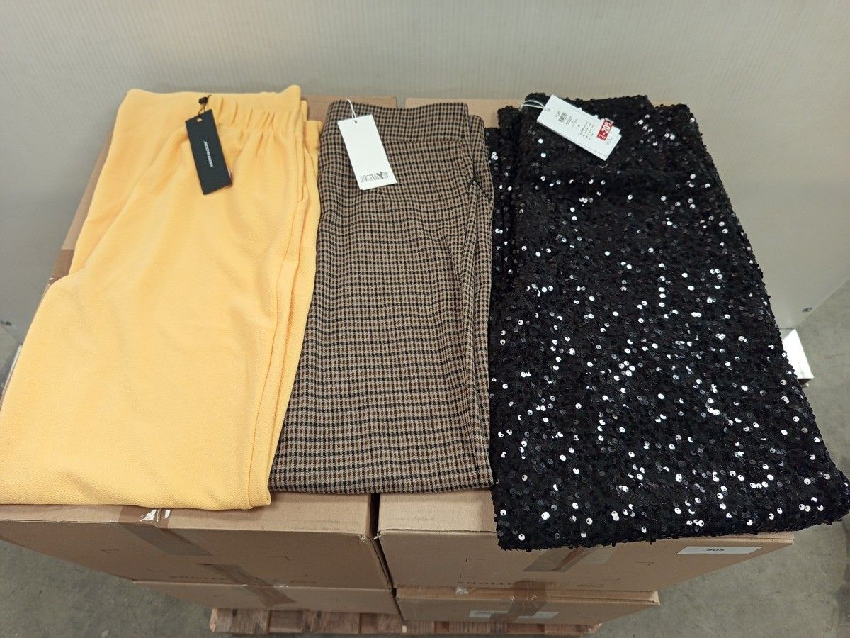 Lot de 100 pantalons (très grande variété de modèle) - pour femmes - 100% marques - Neuf, avec étiquette - 4 cartons