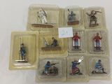de nombreuses figurines de soldats dans des boîtes en plastique