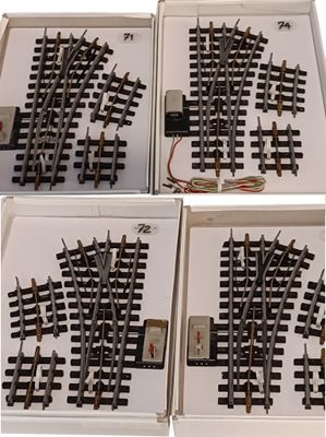 quatre images différentes d'une voie ferrée dans une boîte