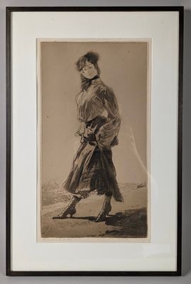 une vieille photo d'une femme marchant avec une canne à la main