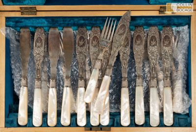 Service à poissons comprenant 12 couteaux et 12 fourchettes … - Photo 1