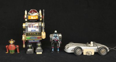 une petite voiture et un petit robot côte à côte