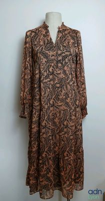 une image d'une robe sur un mannequin mannequin mannequin mannequin mannequin mannequin mannequin mannequin mann