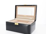 une boîte à bijoux en cuir noir avec un miroir intégré dans le couvercle