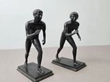paire de figurines en bronze représentant un homme et une femme