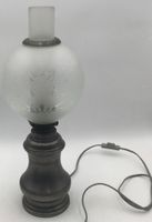 Deux lampe à pétrole en étain électrifiées avec leurs globes… (photo 3)