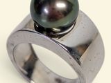 an image of a ring with a black pearl on it