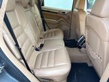 l'intérieur de la voiture est propre et prêt à l'emploi