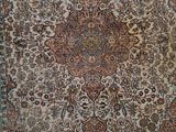 tapis persan antique à motif de médaillon sur fond beige