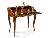 BUREAU de pente en bois de placage à décor en marqueterie d’… (photo 2)