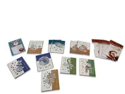 une pile de cartes de Noël empilées les unes sur les autres