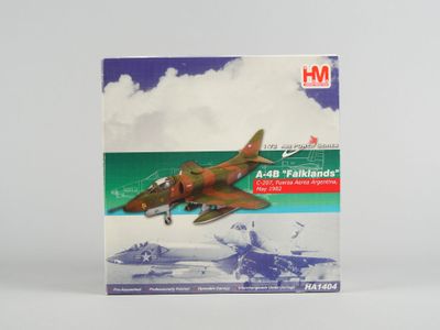 une photo d'un livre sur lequel figure l'image d'un avion