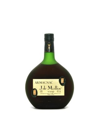 une image représentant une bouteille d'alcool sur fond blanc