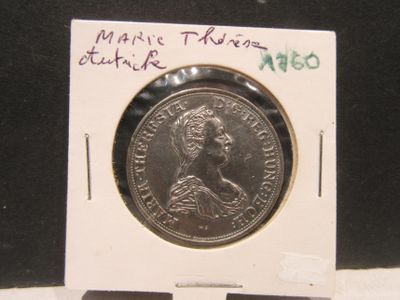 une pièce d'argent sur laquelle figure une femme
