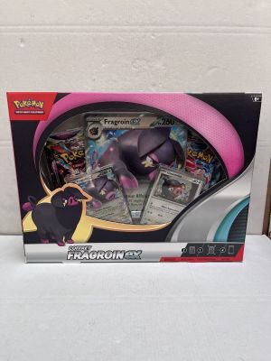 une boîte contenant une figurine de Pokémon
