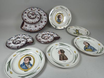 plusieurs assiettes avec des photos de personnes sur une table