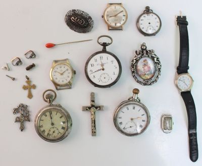 many different types of watches and watches on the table