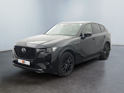 un SUV Mazda CX-HR gris garé dans une pièce