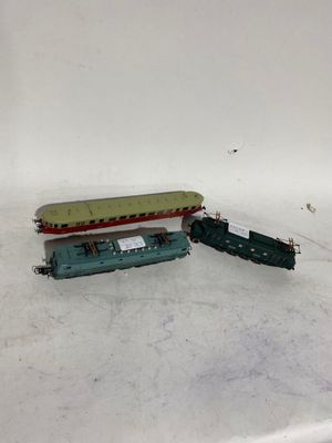 Lot de trois locomotives motrices, écartement HO :