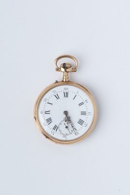 une montre de poche en or avec des chiffres romains