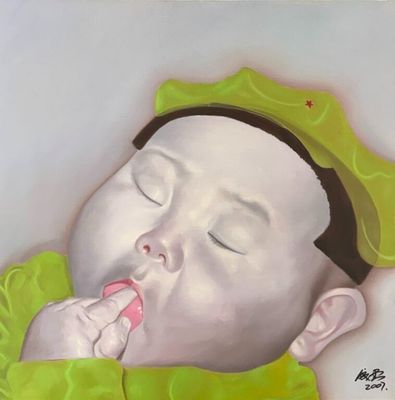 un tableau représentant un bébé portant un bonnet vert et en train de manger un morceau de nourriture