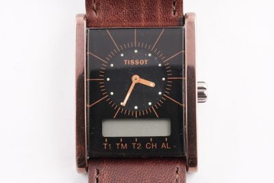 un gros plan d'une montre-bracelet à affichage numérique
