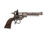 un revolver argenté sur fond blanc, avec un fond blanc