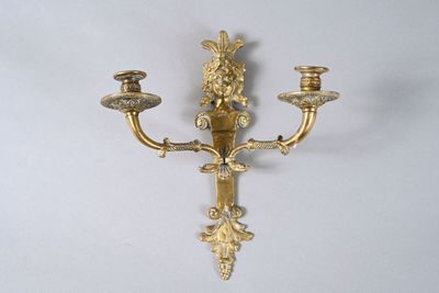 Applique à deux bras de lumières en bronze doré à buste de f…