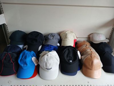 many hats that are on a shelf in a store