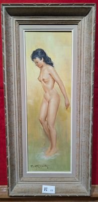 une image représentant un tableau d'une femme nue sur fond rouge