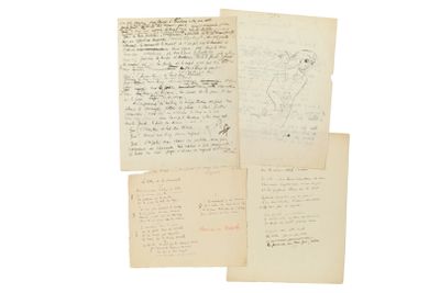 trois vieux papiers couverts d'écriture, empilés les uns sur les autres