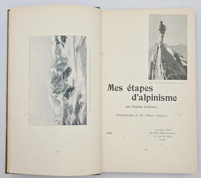 un livre ouvert sur lequel figure l'image d'un homme debout au sommet d'une montagne