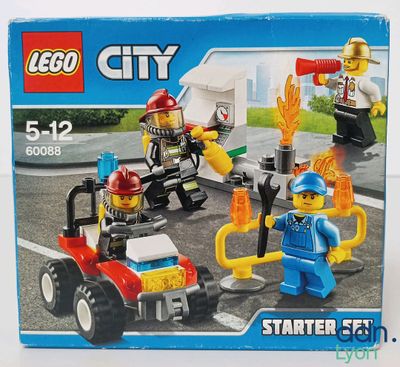 une boîte contenant un ensemble Lego City