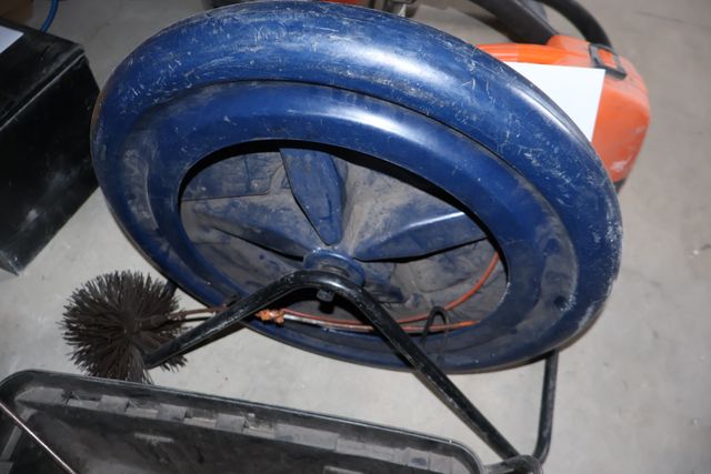 Hérisson sur enrouleur avec accessoires. Visite le mercredi  17 j...