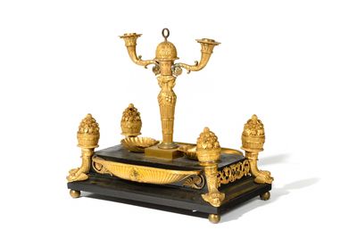 Grand encrier en bronze doré et bois noirci,