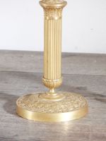 PAIRE DE FLAMBEAUX en bronze ciselé à fût en colonne cannelé… (photo 3)