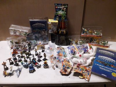 Lot de jouets, skylanders, playmobil, figurines en plomb col… - Photo 1