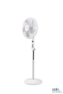 une image représentant un ventilateur blanc posé sur un support