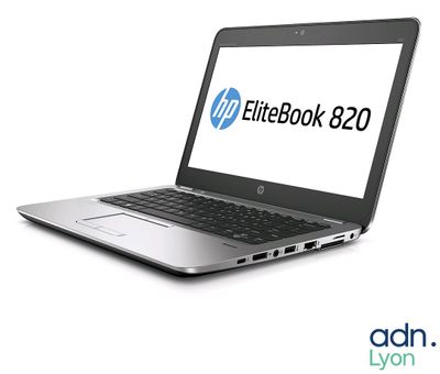 Ordinateur portable HP EliteBook 8200 avec le logo HP sur l'écran