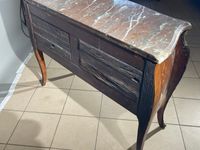 Commode galbée trois faces à décor de marqueterie géométriqu… (photo 5)
