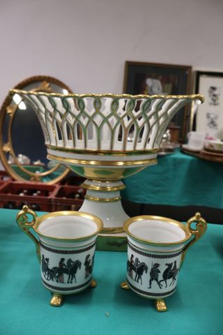 Porcelaine de Limoges : coupe centre de table de forme navette aj...