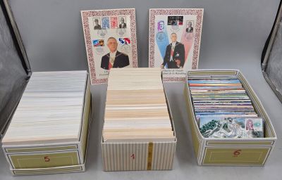 un grand nombre de livres posés sur une table