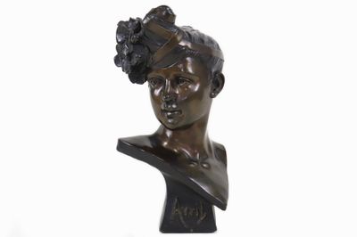 buste en bronze représentant une femme avec une fleur dans les cheveux