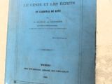 un livre bleu posé sur une table, sur lequel est collé un autocollant jaune