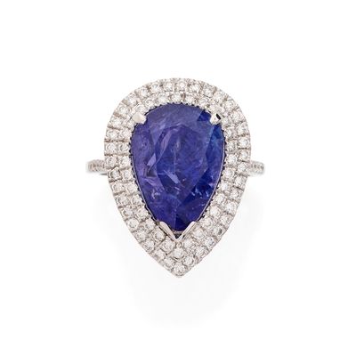 une bague en tanzanite et diamants