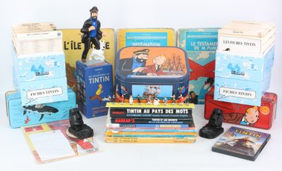 de nombreux livres pour enfants et figurines posés sur une table