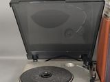 a record player sitting on top of a cd player